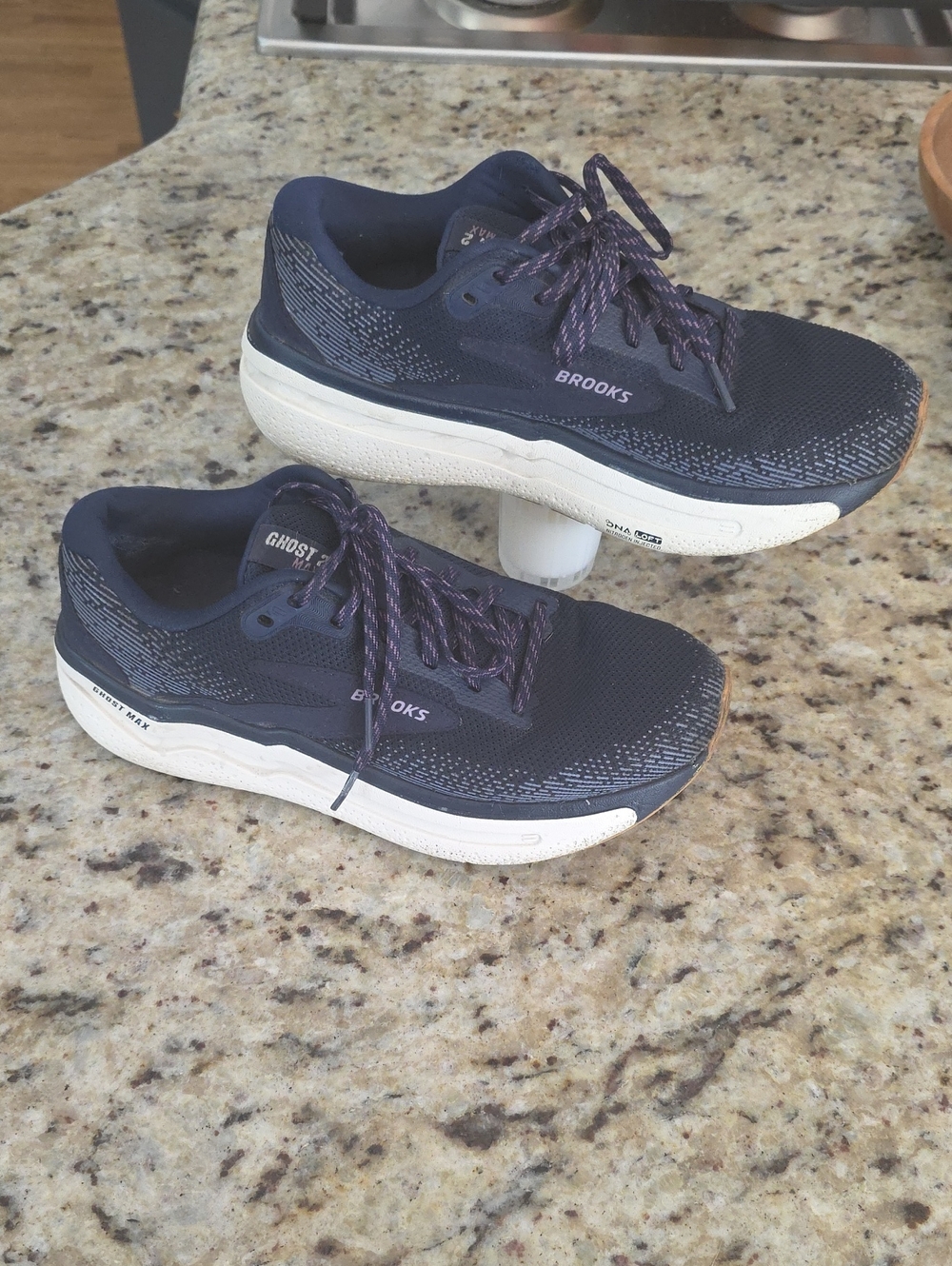 Brooks Ghodt MAX 2 Women’s Running Shoes - Navy with White Soles Size 8